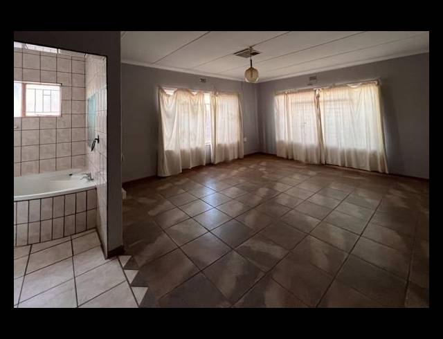 8 BEDROOM HOUSE FOR SALE IN DIBENG